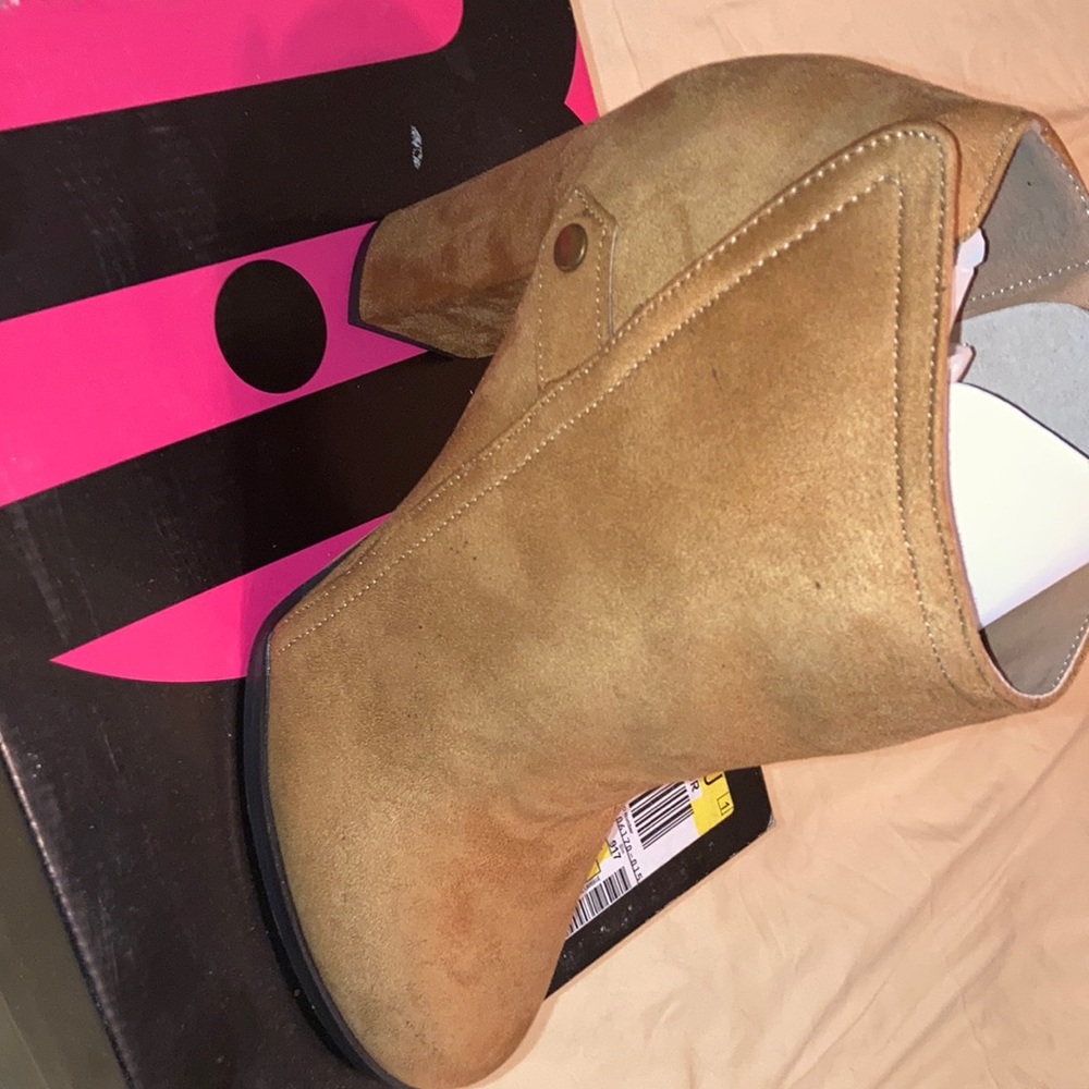 Tan Michael Antonio bootie size 11